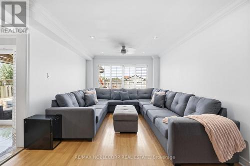 111 Emily Carr Crescent, Caledon, ON - Indoor Photo Showing Living Room