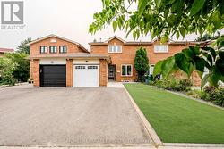 38 WHITEHAVEN DRIVE  Brampton, ON L6Z 2R5