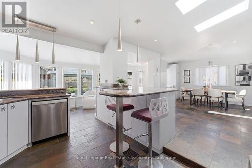 12 Wenonah Drive, Mississauga, ON - Indoor Photo Showing Kitchen With Upgraded Kitchen