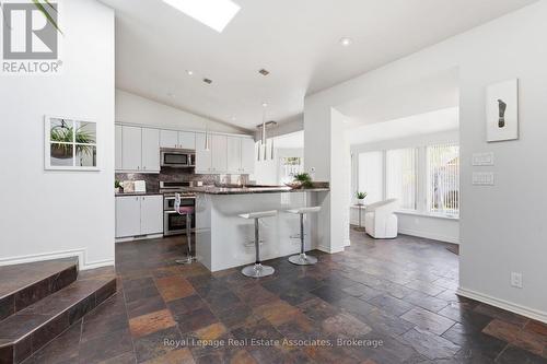 12 Wenonah Drive, Mississauga, ON - Indoor Photo Showing Kitchen With Upgraded Kitchen