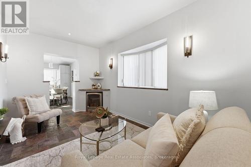 12 Wenonah Drive, Mississauga, ON - Indoor Photo Showing Living Room