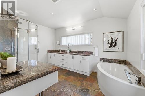 12 Wenonah Drive, Mississauga, ON - Indoor Photo Showing Bathroom