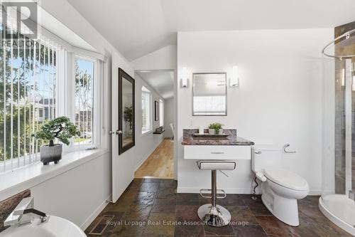 12 Wenonah Drive, Mississauga, ON - Indoor Photo Showing Bathroom