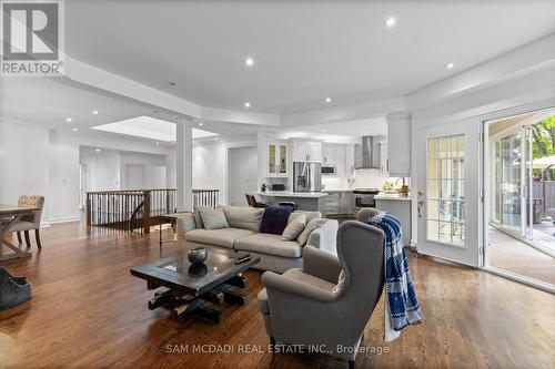 1195 Crestdale Road, Mississauga, ON - Indoor Photo Showing Living Room