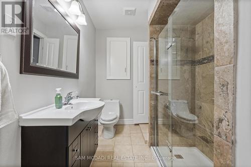 1195 Crestdale Road, Mississauga, ON - Indoor Photo Showing Bathroom