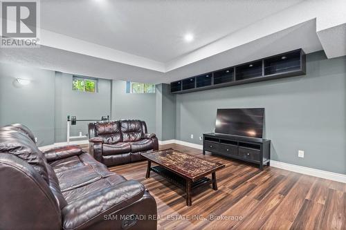 1195 Crestdale Road, Mississauga, ON - Indoor Photo Showing Living Room