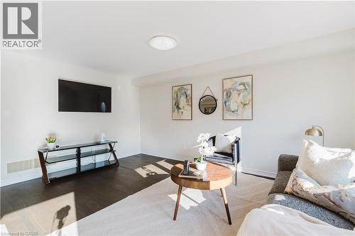 13 Arbourview Crescent, Kitchener, ON - Indoor Photo Showing Living Room