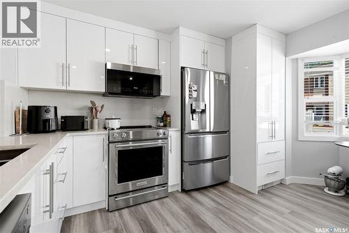4005 Gordon Road, Regina, SK - Indoor Photo Showing Kitchen With Stainless Steel Kitchen