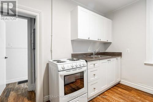 3 - 221 HAMILTON ROAD , London East, Ontario N5Z 1P9 4