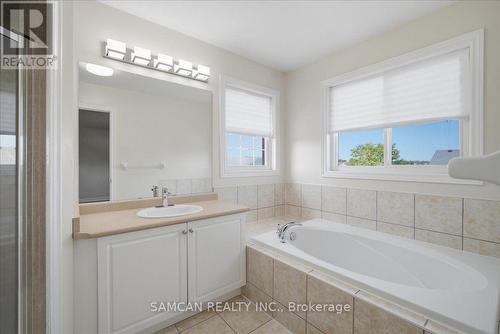 58 Hunter Way, Brantford, ON - Indoor Photo Showing Bathroom