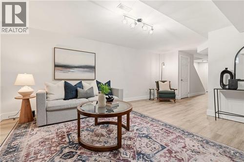 1361 Stephenson Drive, Burlington, ON - Indoor Photo Showing Living Room
