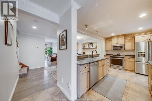 205 Whisper Creek Circle, Tecumseh, ON - Indoor Photo Showing Kitchen