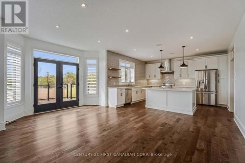 569 Eclipse Walk, London North (North B), ON - Indoor Photo Showing Kitchen With Upgraded Kitchen