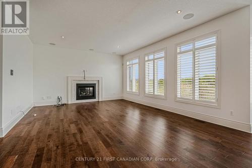 569 Eclipse Walk, London North (North B), ON - Indoor Photo Showing Living Room With Fireplace