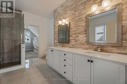 569 Eclipse Walk, London North (North B), ON - Indoor Photo Showing Bathroom