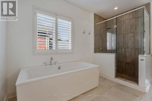 569 Eclipse Walk, London North (North B), ON - Indoor Photo Showing Bathroom