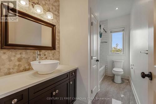 569 Eclipse Walk, London North (North B), ON - Indoor Photo Showing Bathroom