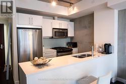 706 - 25 OXLEY STREET Toronto, ON M5V 2J5