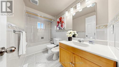 70 Halfmoon Square, Toronto, ON - Indoor Photo Showing Bathroom