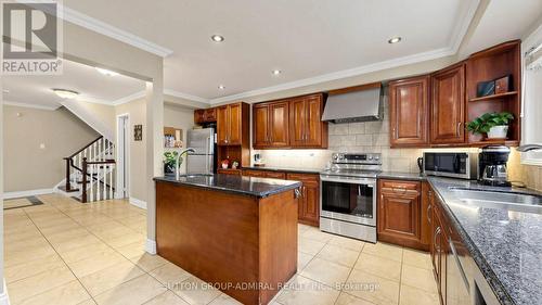 78 Alameda Circle, Vaughan, ON - Indoor Photo Showing Kitchen With Double Sink