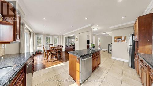 78 Alameda Circle, Vaughan, ON - Indoor Photo Showing Kitchen With Upgraded Kitchen
