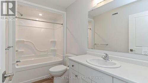 47 Harrow Lane, St. Thomas, ON - Indoor Photo Showing Bathroom