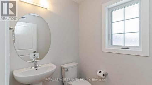 47 Harrow Lane, St. Thomas, ON - Indoor Photo Showing Bathroom