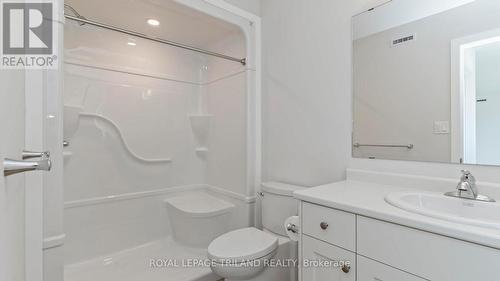 47 Harrow Lane, St. Thomas, ON - Indoor Photo Showing Bathroom