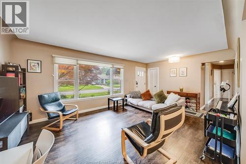 3063 Bruce Avenue, Windsor, ON - Indoor Photo Showing Living Room