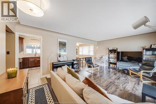 3063 Bruce Avenue, Windsor, ON - Indoor Photo Showing Living Room