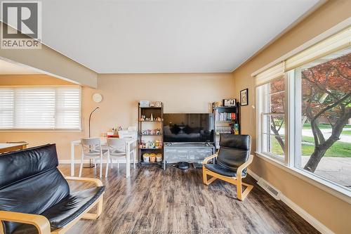 3063 Bruce Avenue, Windsor, ON - Indoor Photo Showing Living Room