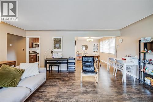 3063 Bruce Avenue, Windsor, ON - Indoor Photo Showing Living Room