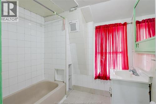 361 Josephine, Windsor, ON - Indoor Photo Showing Bathroom