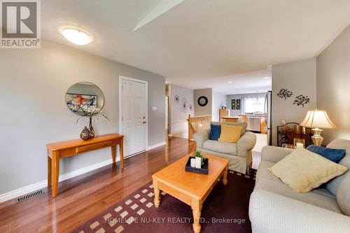 9 Monique Crescent, Barrie, ON - Indoor Photo Showing Living Room