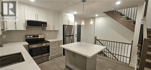 87 Scott Road, Cambridge, ON - Indoor Photo Showing Kitchen With Stainless Steel Kitchen