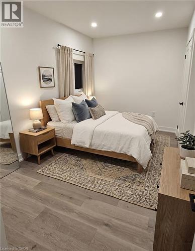 87 Scott Road, Cambridge, ON - Indoor Photo Showing Bedroom