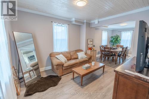 2 Whitehead Avenue, Cornwall, ON - Indoor Photo Showing Living Room