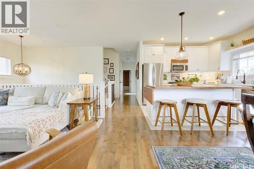621 Braun Lane, Warman, SK - Indoor Photo Showing Kitchen With Upgraded Kitchen