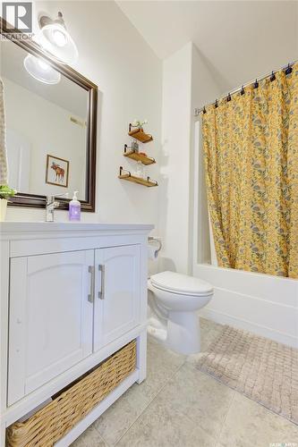 621 Braun Lane, Warman, SK - Indoor Photo Showing Bathroom