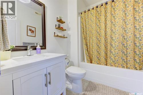 621 Braun Lane, Warman, SK - Indoor Photo Showing Bathroom