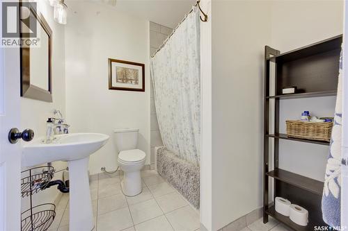 621 Braun Lane, Warman, SK - Indoor Photo Showing Bathroom