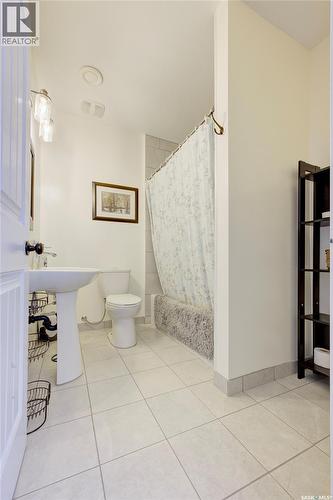 621 Braun Lane, Warman, SK - Indoor Photo Showing Bathroom