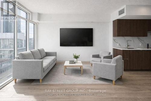 912 - 1 Concord Cityplace Way, Toronto, ON - Indoor Photo Showing Living Room