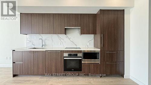912 - 1 Concord Cityplace Way, Toronto, ON - Indoor