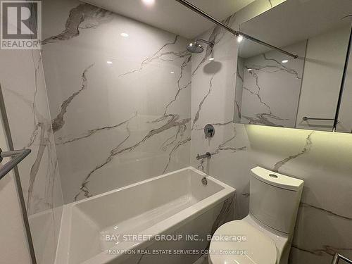 912 - 1 Concord Cityplace Way, Toronto, ON - Indoor