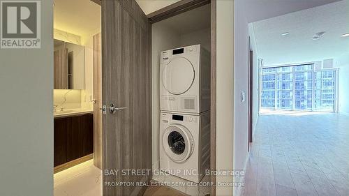 912 - 1 Concord Cityplace Way, Toronto, ON - Indoor Photo Showing Laundry Room