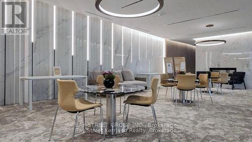 912 - 1 Concord Cityplace Way, Toronto, ON - Indoor