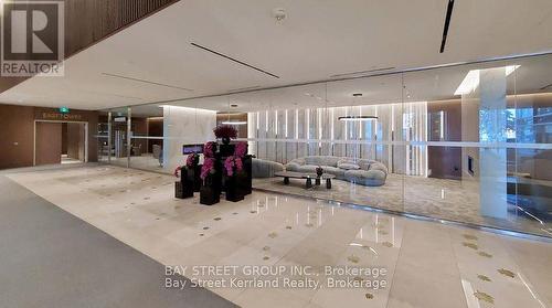 912 - 1 Concord Cityplace Way, Toronto, ON - Indoor