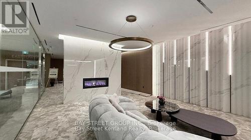 912 - 1 Concord Cityplace Way, Toronto, ON - Indoor