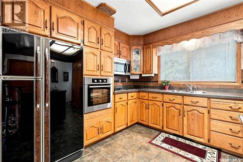 429 Montreal Avenue S, Saskatoon, SK - Indoor Photo Showing Kitchen With Double Sink
